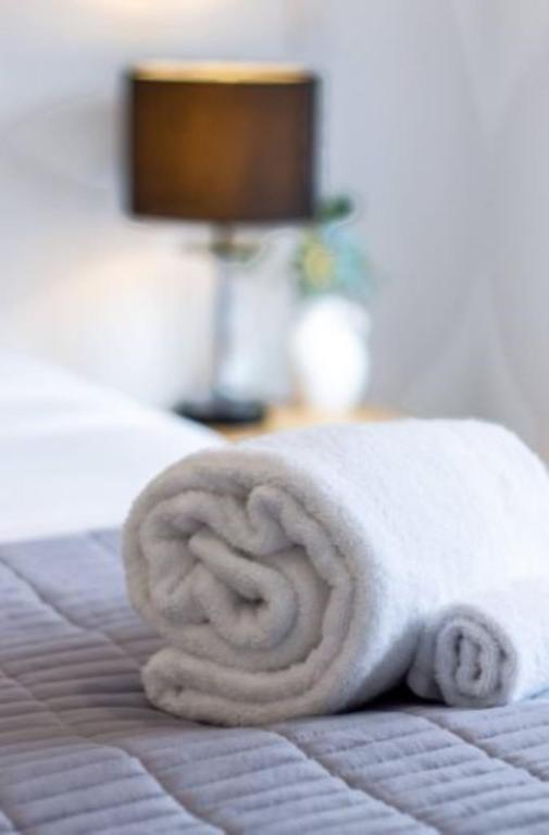 Entertainment Hub 2 bed 2 bath with Free Car park - Resim 30