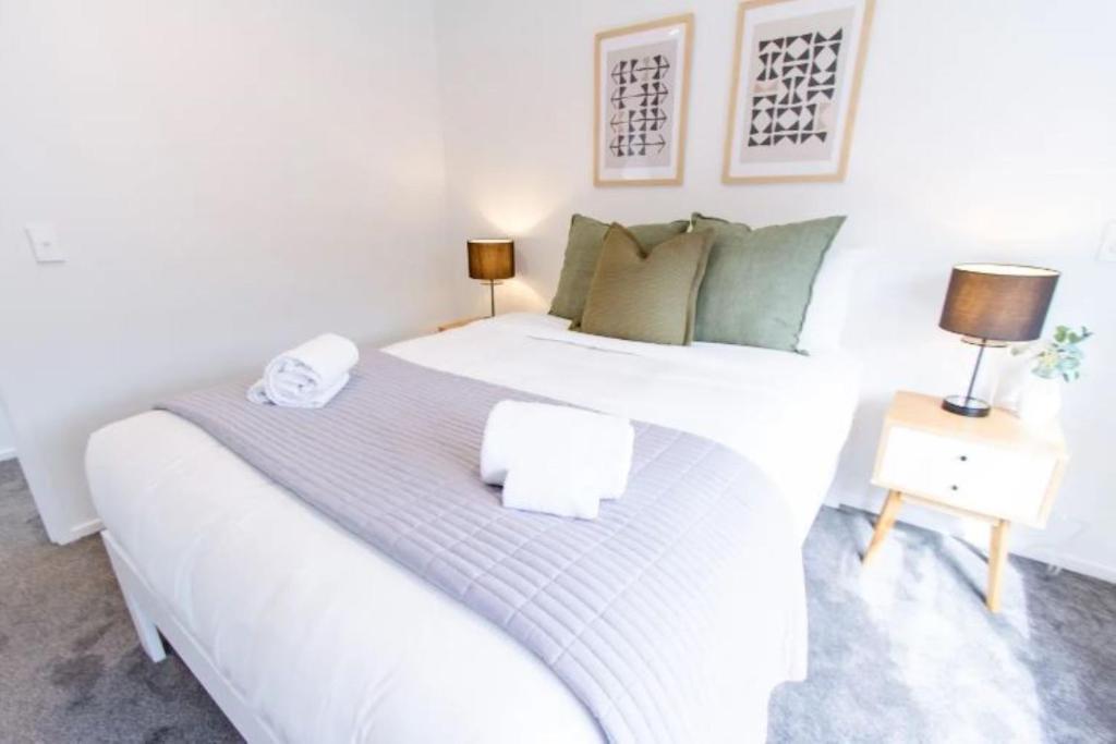 Entertainment Hub 2 bed 2 bath with Free Car park - Resim 23