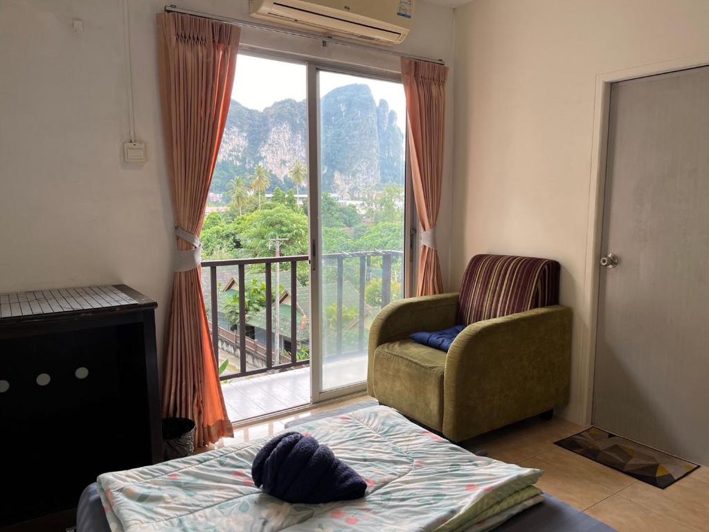 Nespecifikovaný výhled na hory nebo výhled na hory při pohledu z hostelu