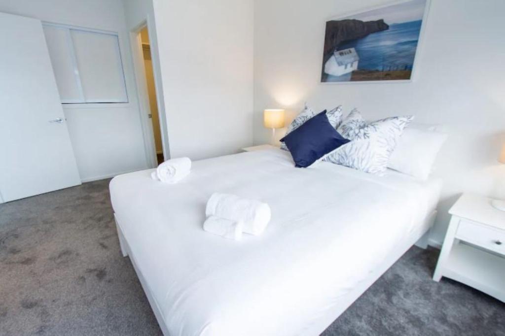 Entertainment Hub 2 bed 2 bath with Free Car park - Resim 25