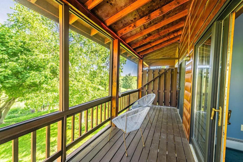 Rõdu või terrass majutusasutuses Point Au Roche Lodge