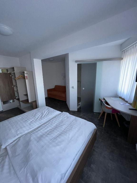 Postel nebo postele na pokoji v ubytování Hotel Meyer