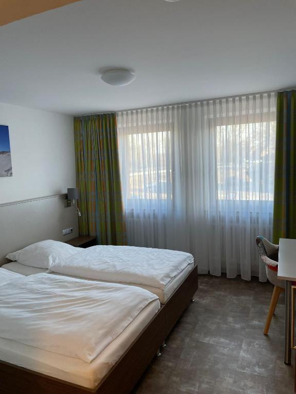 Postel nebo postele na pokoji v ubytování Hotel Meyer