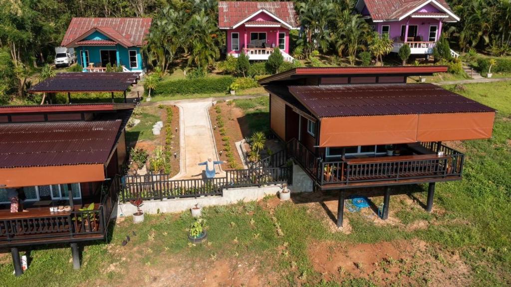 an overhead view of a house with houses at บ้านสวนปิยนันท์ (Baansuan Piyanan) in Ko Yao Noi