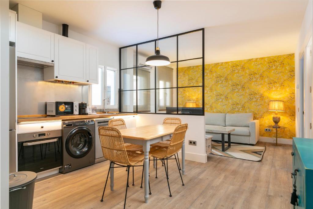 Kuchyň nebo kuchyňský kout v ubytování PLAZA DE CASTILLA Apartments