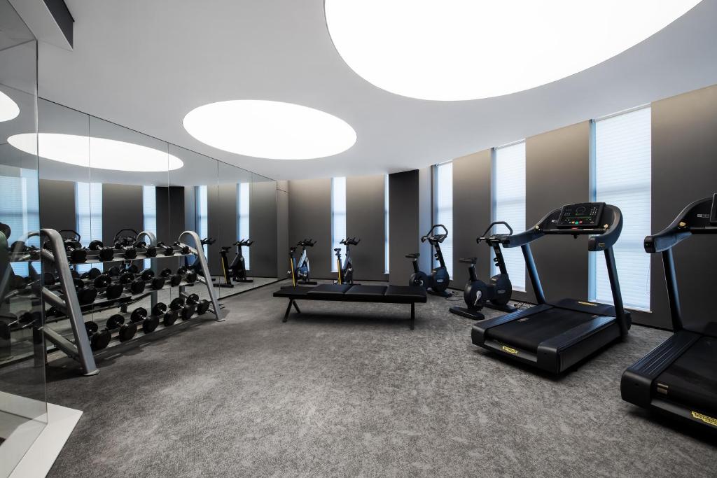 Fitness centrum a/nebo fitness zařízení v ubytování IntercityHotel Wuhan Optics Valley Square Guanshan Avenue