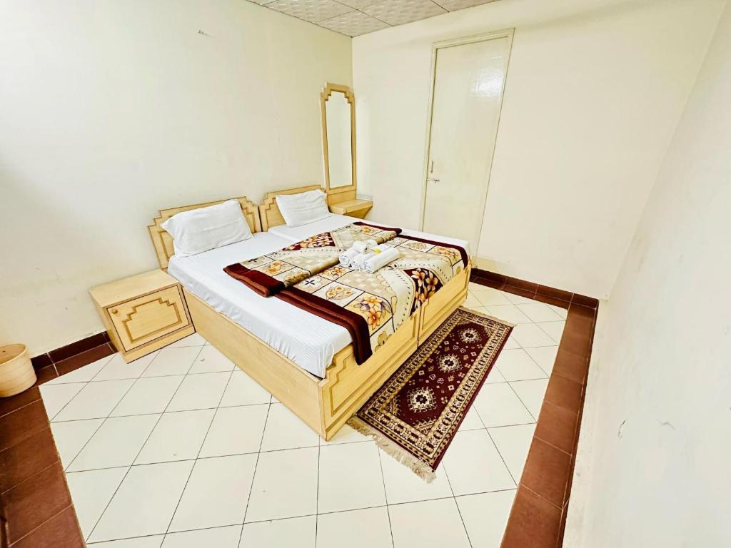 Postel nebo postele na pokoji v ubytování Hotel Sheela, 100m from Taj Mahal