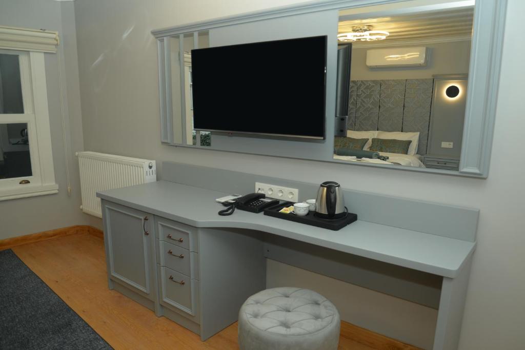 TV a/nebo společenská místnost v ubytování CK SULTANAHMET HOTEL