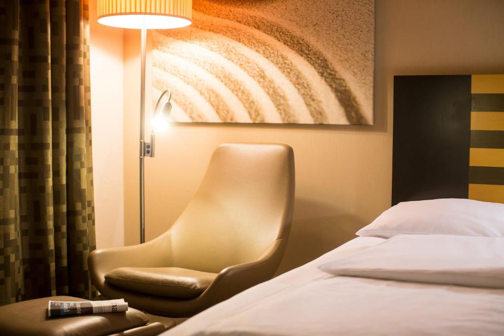 Postel nebo postele na pokoji v ubytování Lindner Hotel Frankfurt Hochst, part of JdV by Hyatt