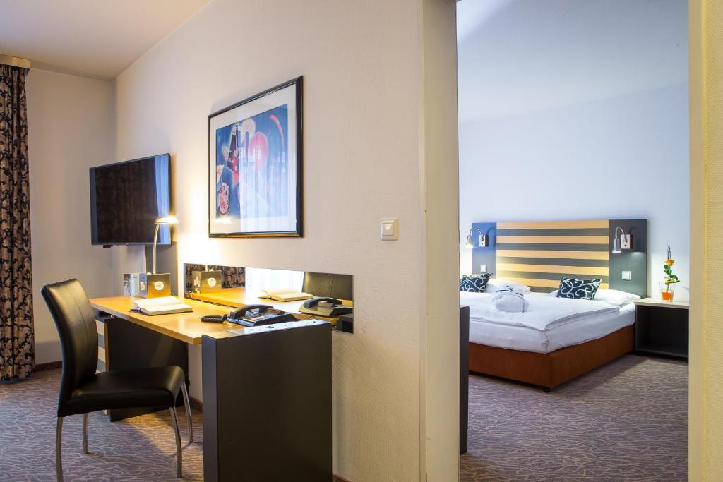Postel nebo postele na pokoji v ubytování Lindner Hotel Frankfurt Hochst, part of JdV by Hyatt