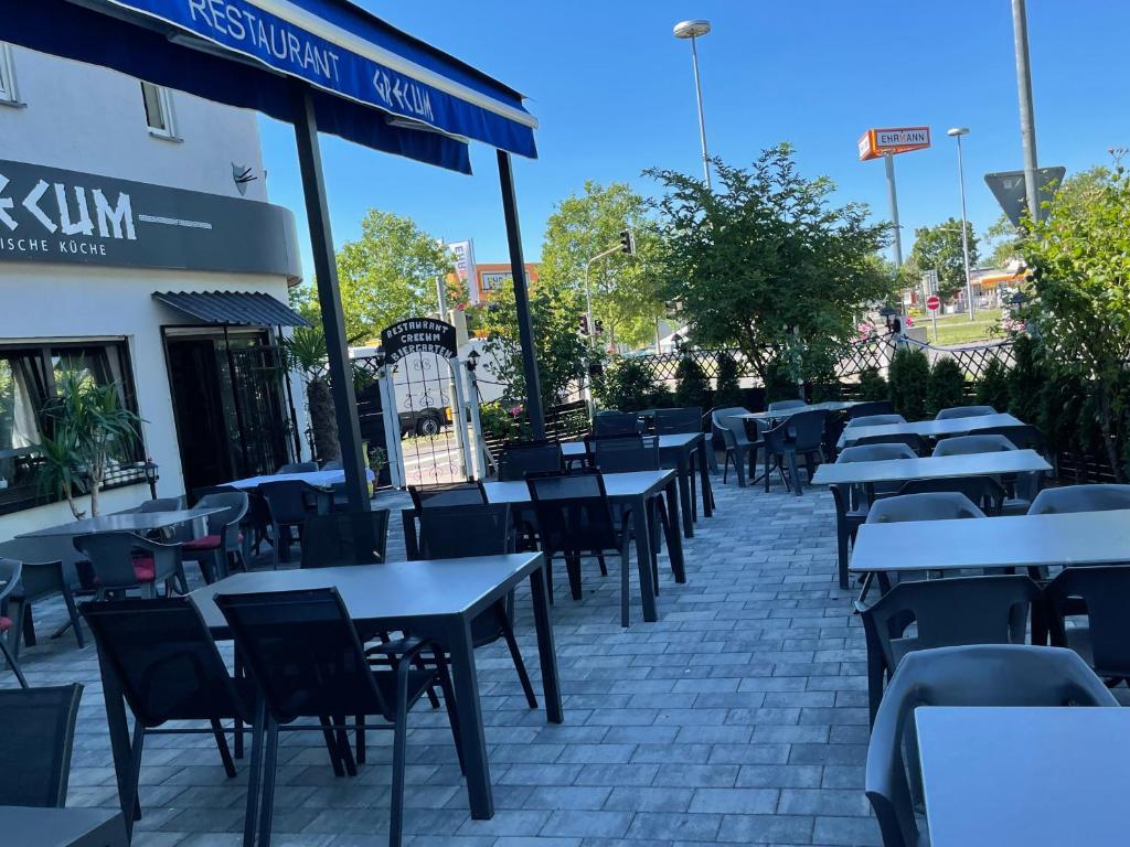 Ein Restaurant oder anderes Speiselokal in der Unterkunft Hotel Frankenthaler Hof 