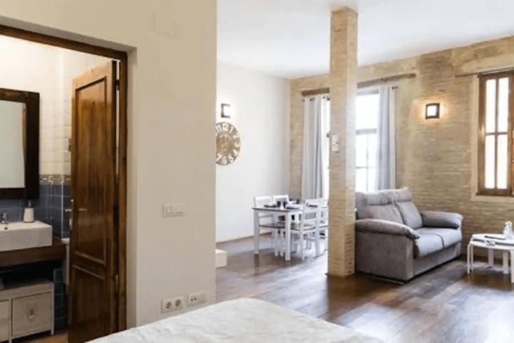 Serranos Flat by Concept Flats - Loft