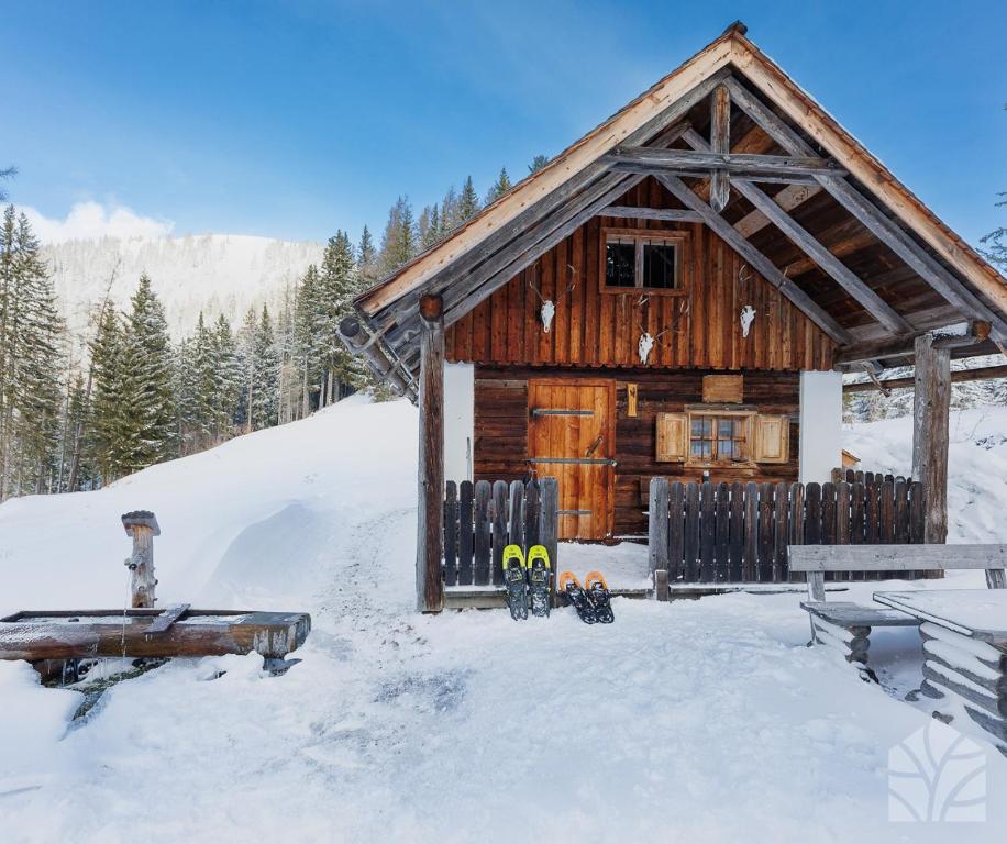 Waldhütte KOSAK - jetzt neu mit Bad & WC v zimě