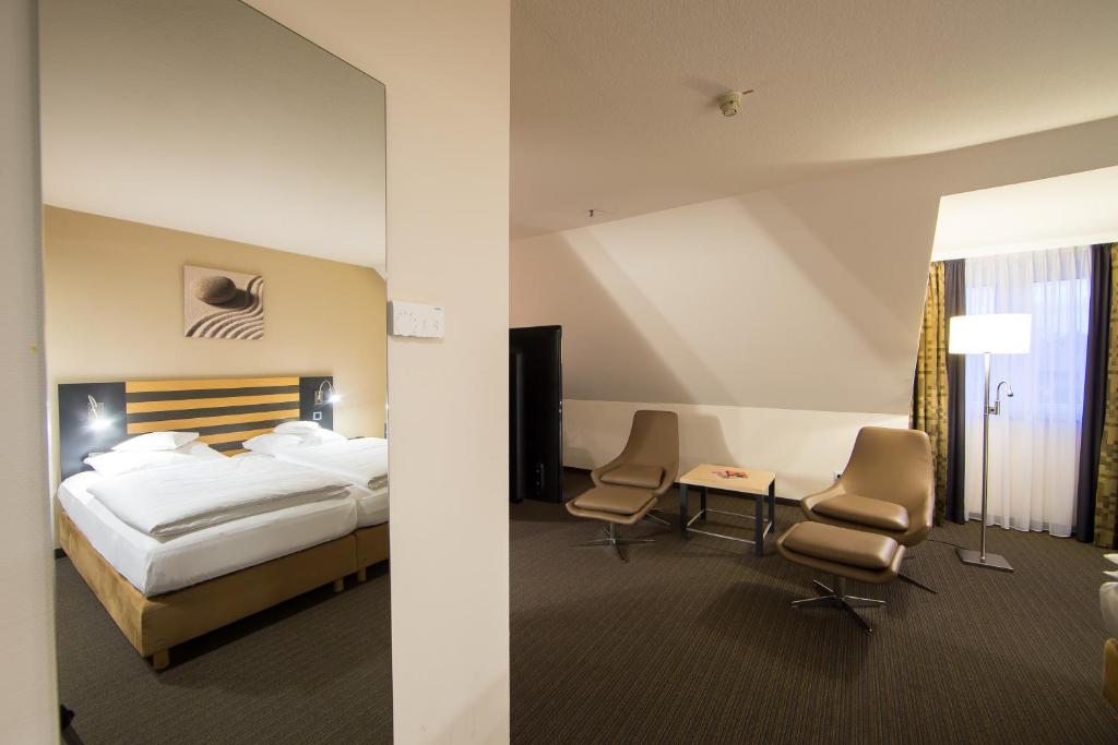 Postel nebo postele na pokoji v ubytování Lindner Hotel Frankfurt Hochst, part of JdV by Hyatt
