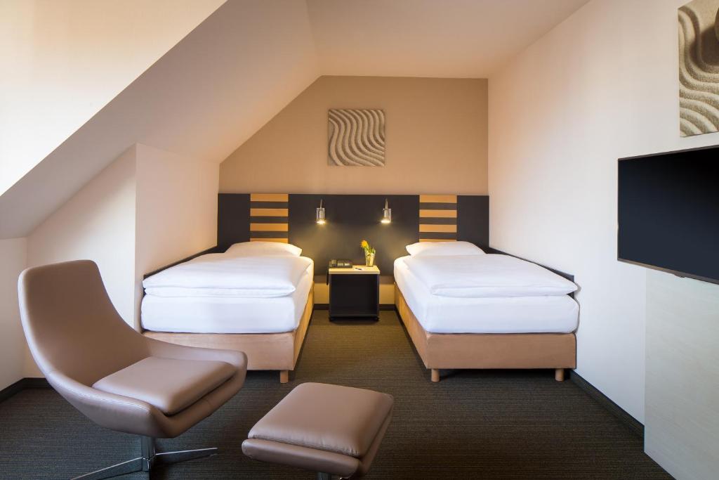 Postel nebo postele na pokoji v ubytování Lindner Hotel Frankfurt Hochst, part of JdV by Hyatt