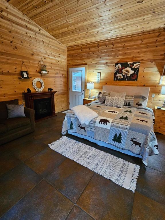 a bedroom with a bed in a log cabin at Honey Bear Haven Suite 5 in Eureka Springs