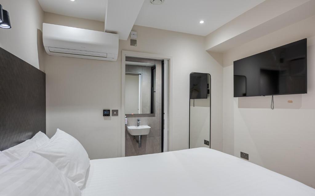 St Pancras Inn - Economy Double Room (No Window)