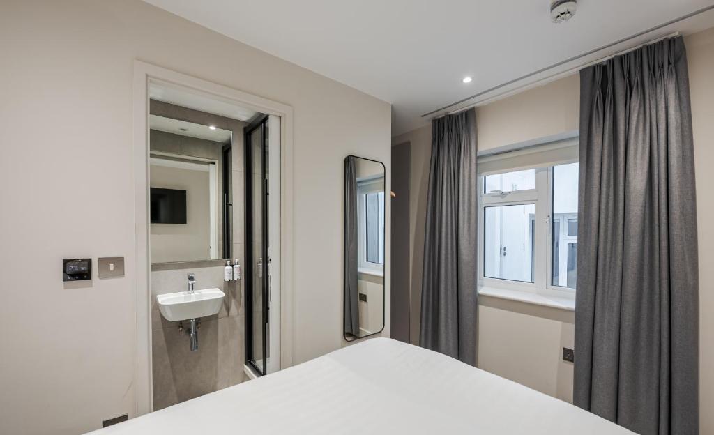 St Pancras Inn - Compact Double Room