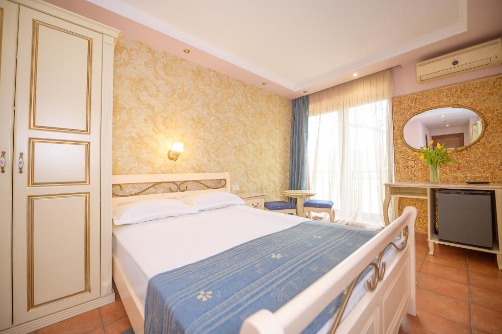 Postel nebo postele na pokoji v ubytování Hotel Iris-Mimoza