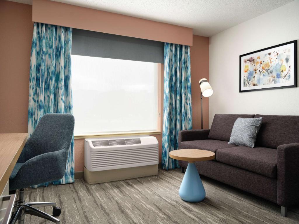 Hilton Garden Inn Boston-Burlington - King Room With Sofa Bed - Evolution - Non-Smoking