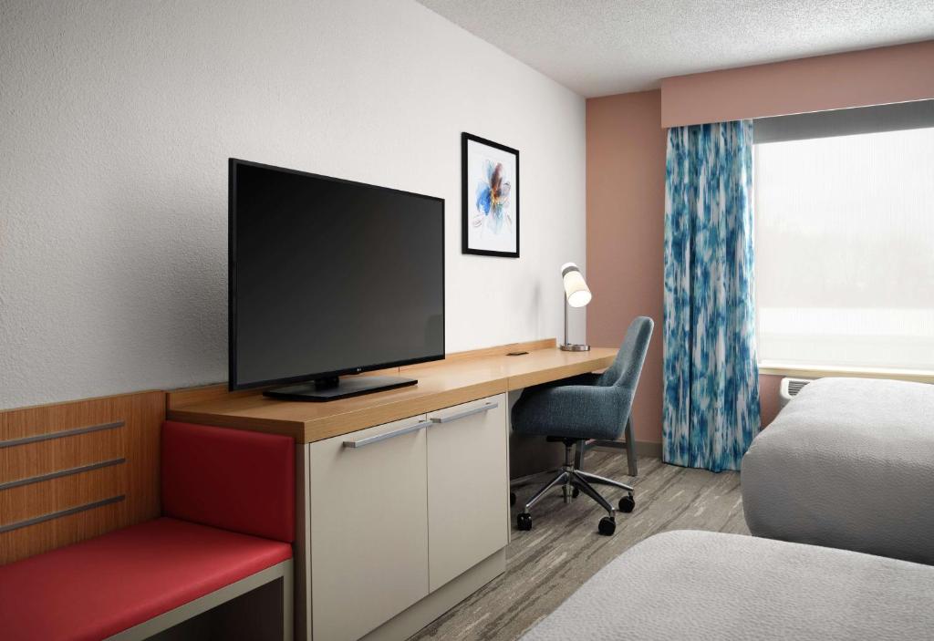 Hilton Garden Inn Boston-Burlington - Queen Room With Two Queen Beds - Hearing Access
