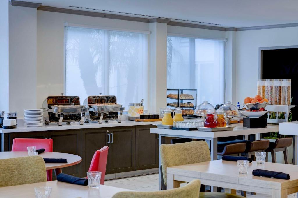 Hilton Garden Inn Anaheim/Garden Grove photo