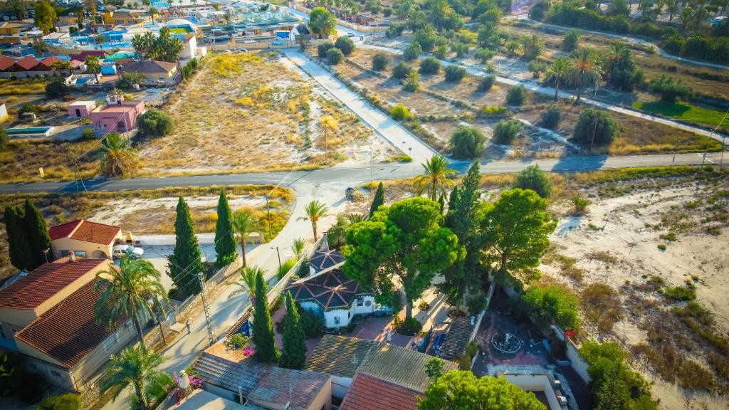 The surrounding neighborhood or a neighborhood close to the holiday home