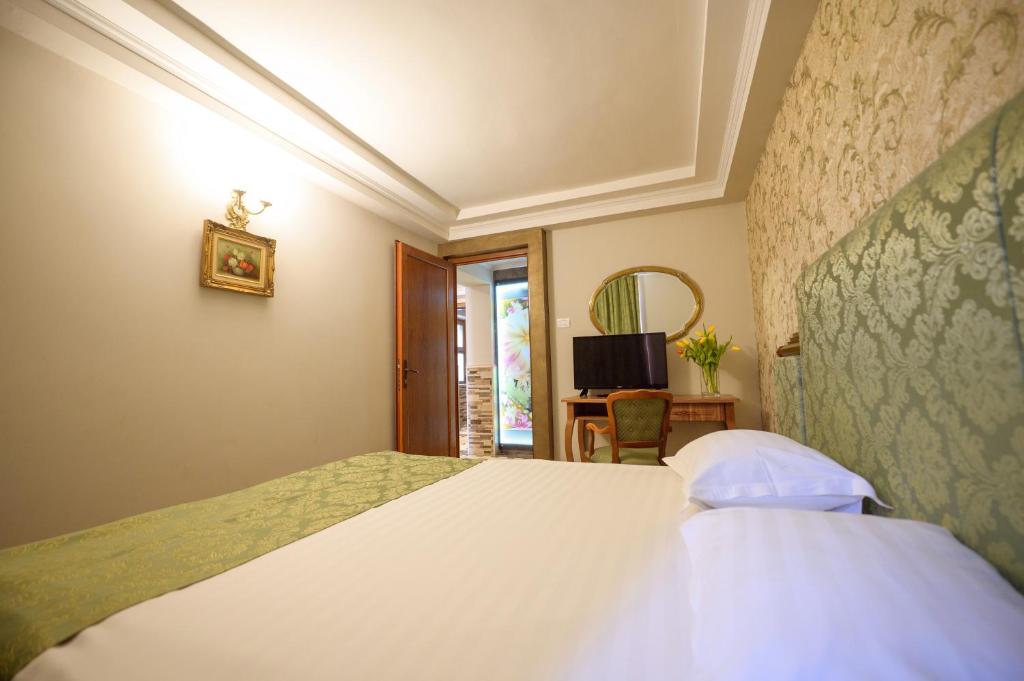 Postel nebo postele na pokoji v ubytování Hotel Iris-Mimoza