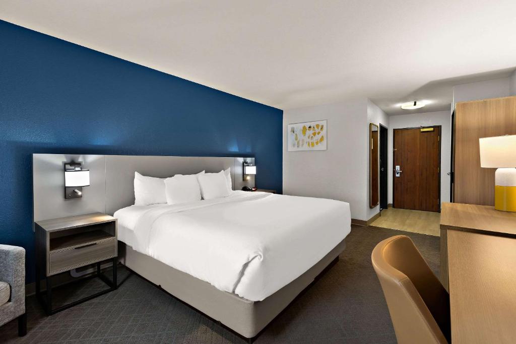Comfort Inn & Suites Fremont - Habitación King - Accesible/No Fumadores
