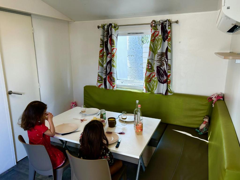 Posedenie v ubytovaní Tribord Dix Neuf