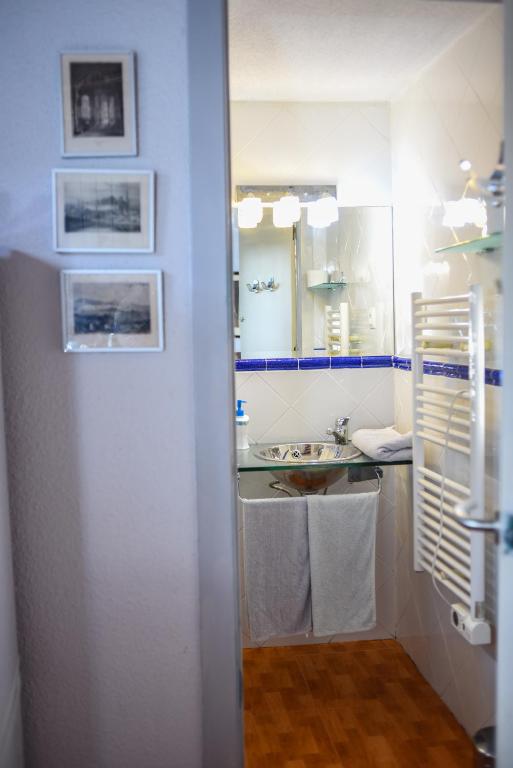 A kitchen or kitchenette at la casita de invitados