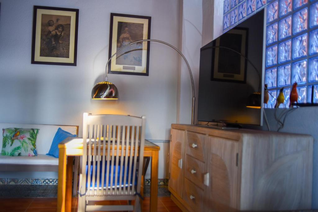 A television and/or entertainment centre at la casita de invitados