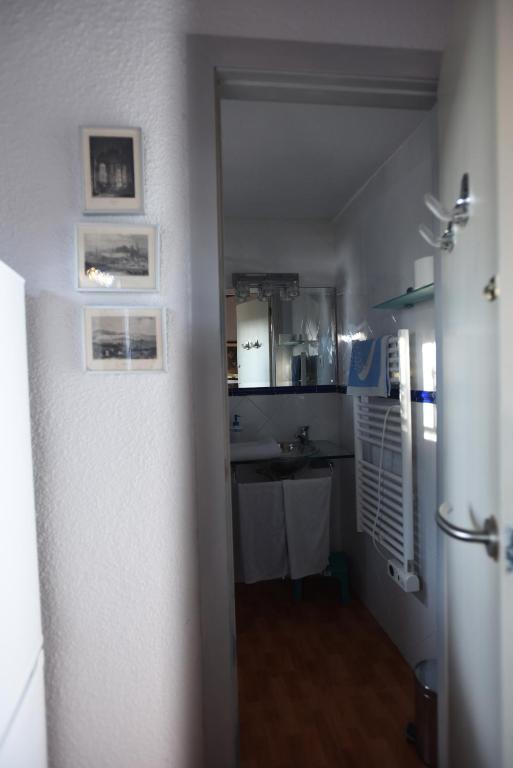 A kitchen or kitchenette at la casita de invitados