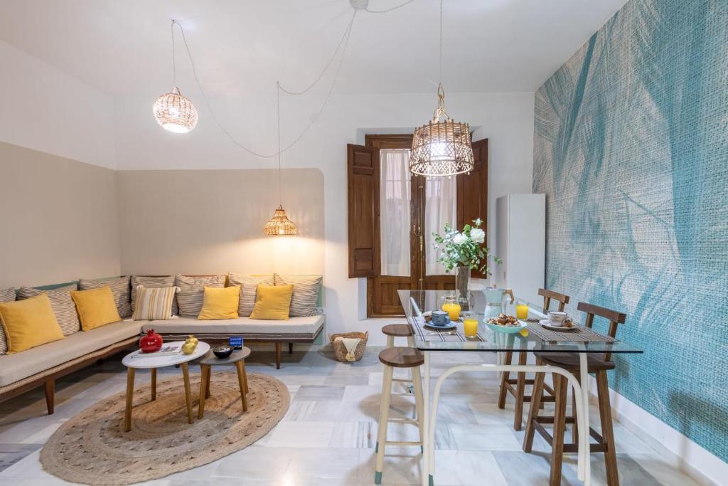 a living room with a couch and a table at Luxury Suite de Trabuco in Granada