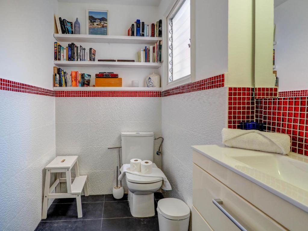 A bathroom at The Lilium Apartment by Hello Homes Sitges