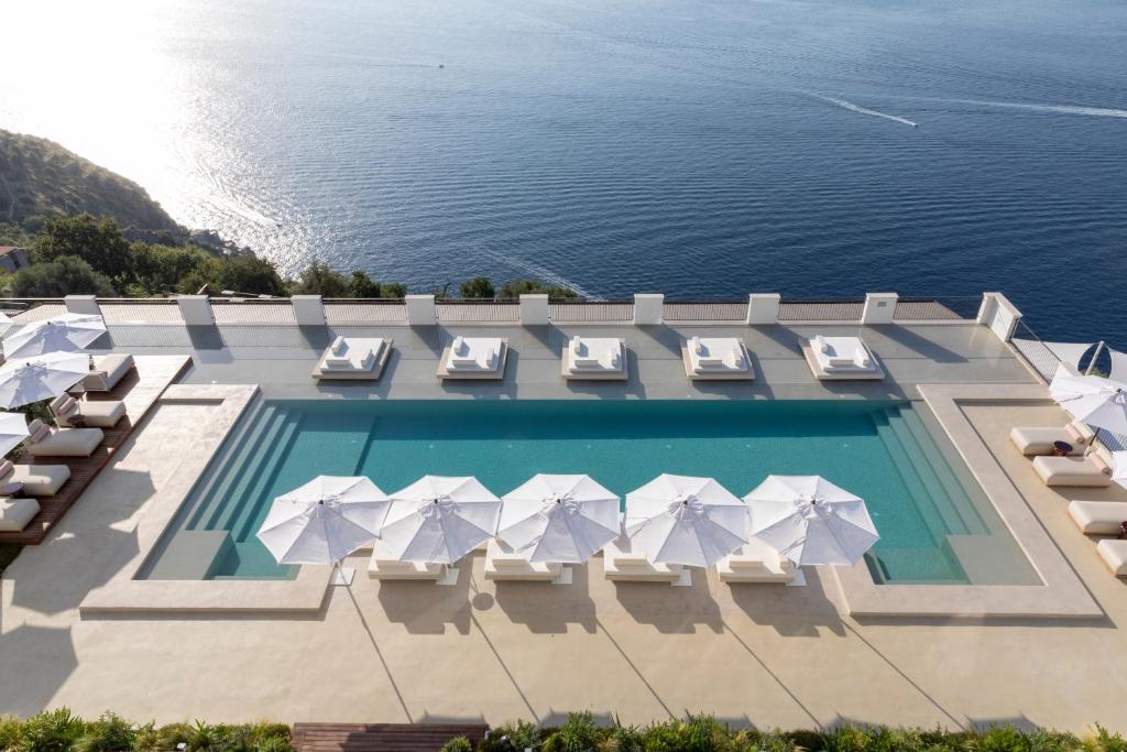 Bazén v ubytování Furore Grand Hotel nebo v jeho okolí