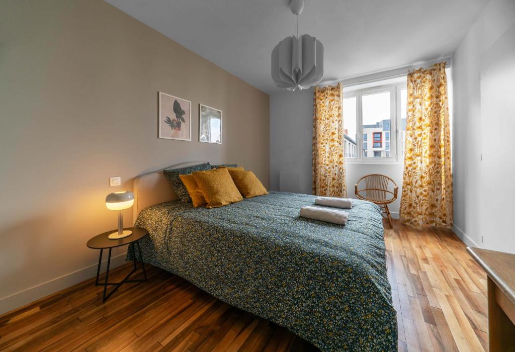 Ένα ή περισσότερα κρεβάτια σε δωμάτιο στο Résidence Léon Blum - Appartements design - Parking