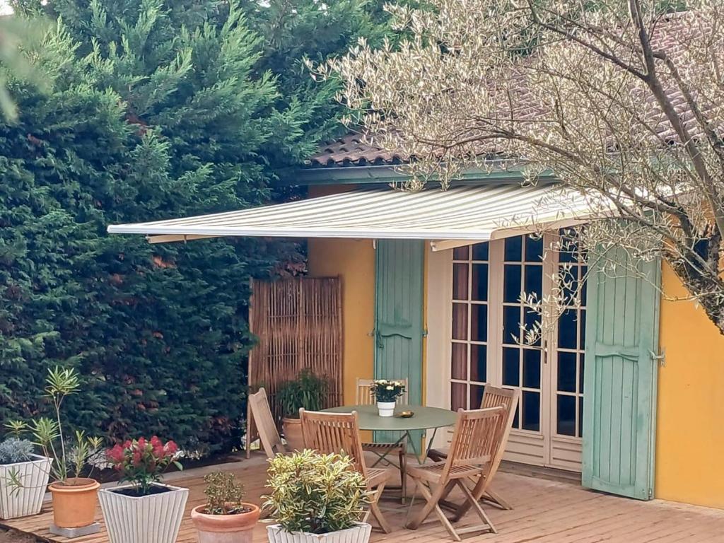 Vonkajšia záhrada v ubytovaní Le Chalet
