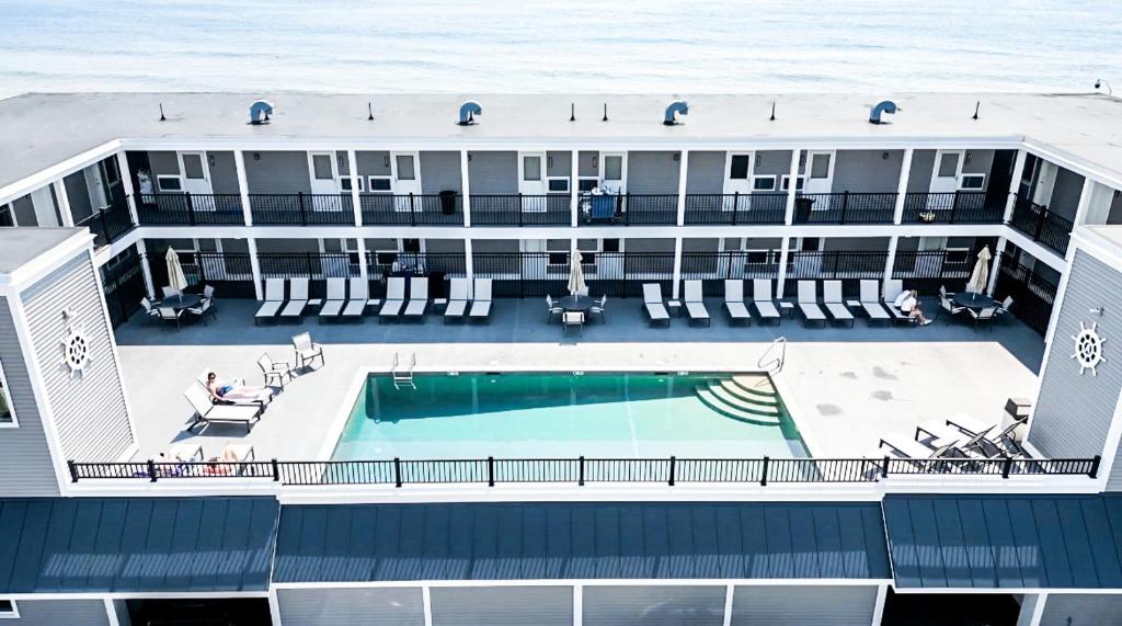Bazén v ubytování Atlantic Oceanfront Hotel, Wells Beach nebo v jeho okolí