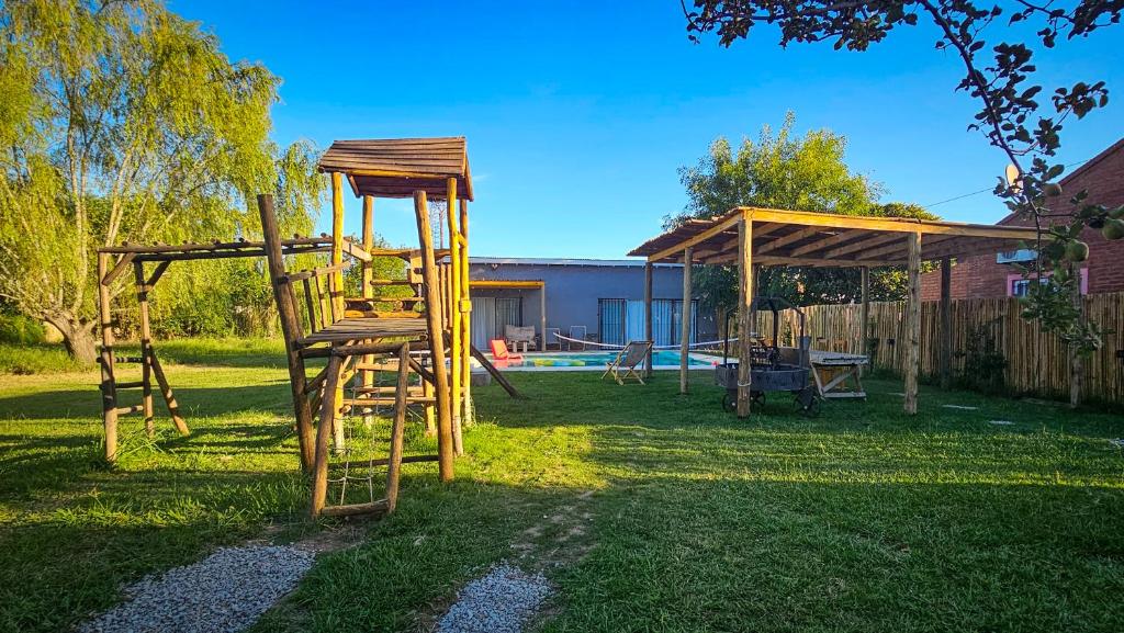 Propiedad Privada con Piscina y parque