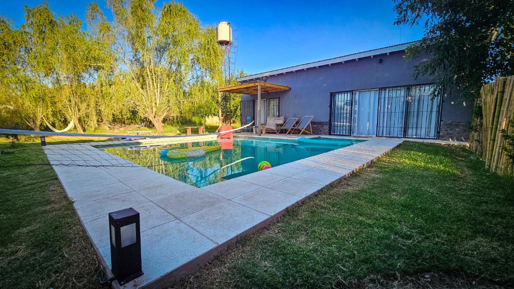 Propiedad Privada con Piscina y parque