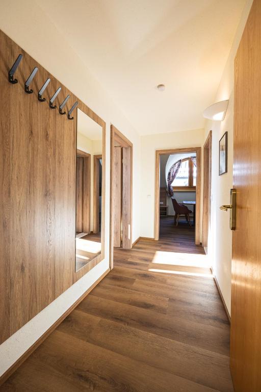 Upside Down Town Hotel Neue Post - 11