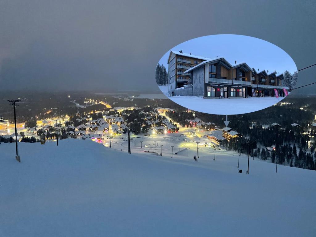 un reflejo de un lodge de esquí en una burbuja en Levi Cranberry C1, ski-in ski-out 2 bedroom apartment in Levi center, en Levi