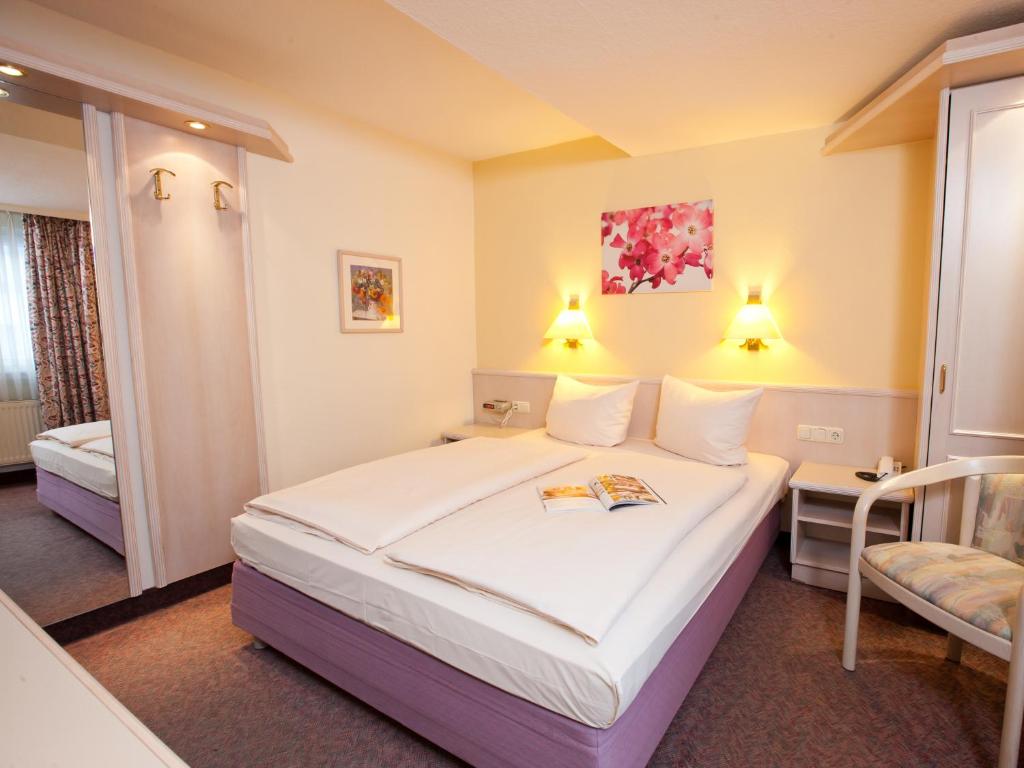 Postel nebo postele na pokoji v ubytování Hotel Traube Rüdesheim