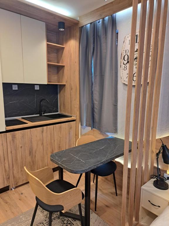 Kuchyň nebo kuchyňský kout v ubytování Aparthotel Vucko Jahorina NEW 451