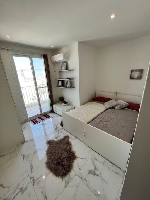 Postel nebo postele na pokoji v ubytování 2 Bedroom Apartment in Msida, Malta