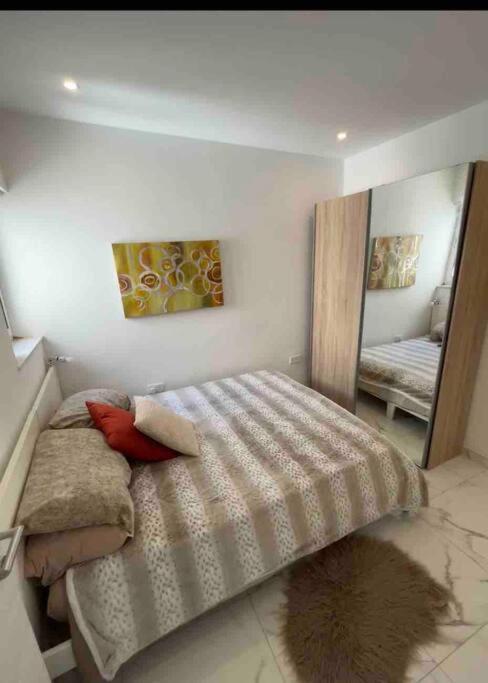 Postel nebo postele na pokoji v ubytování 2 Bedroom Apartment in Msida, Malta