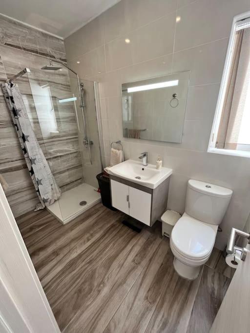 A bathroom at 2 Bedroom Apartment in Msida, Malta