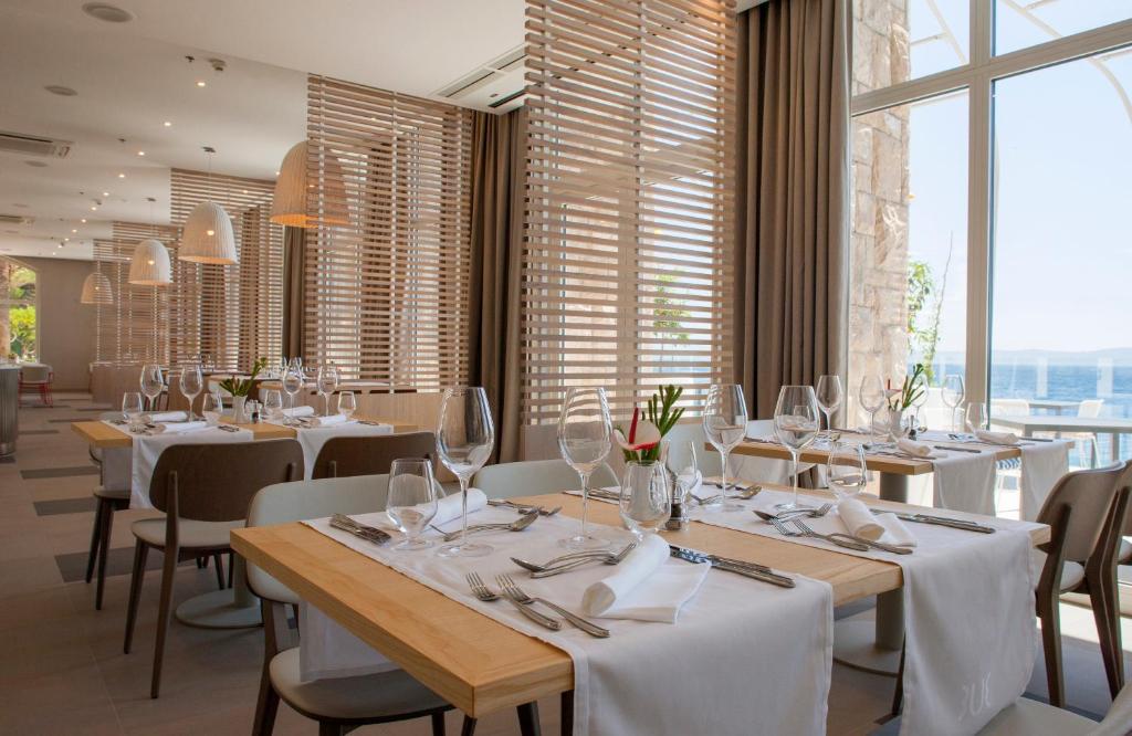 Restaurace v ubytování Bluesun Hotel Jadran