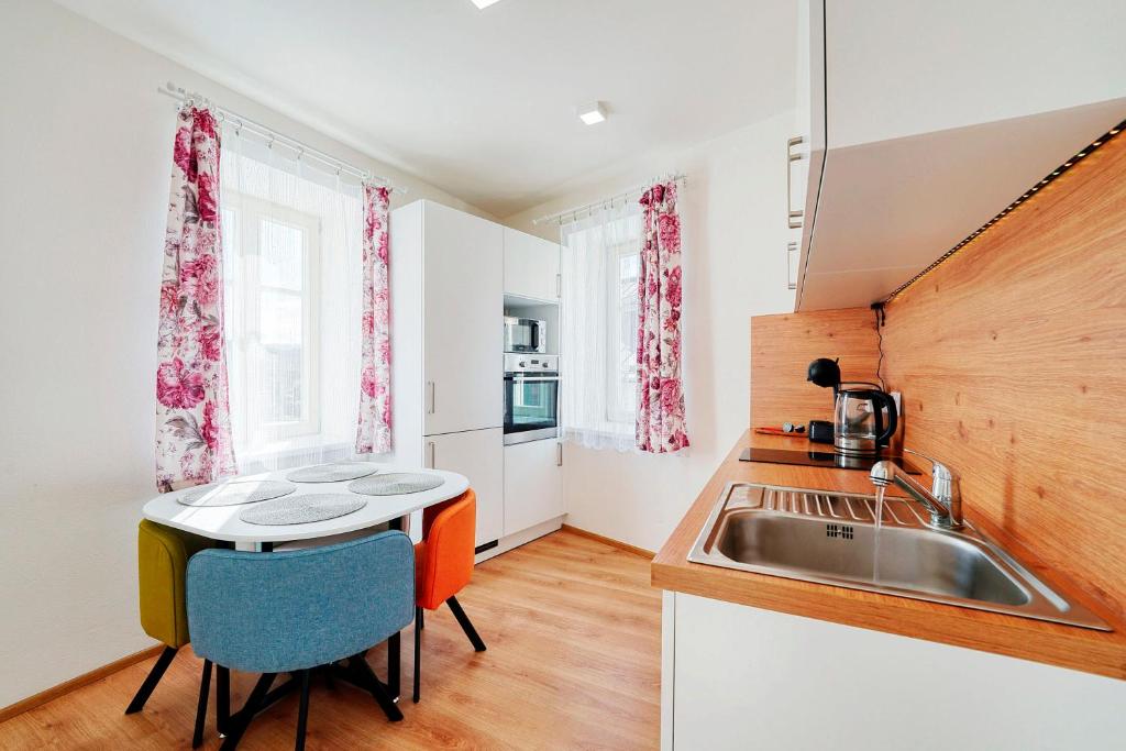Kuchyň nebo kuchyňský kout v ubytování Apartmány Kašperské Hory
